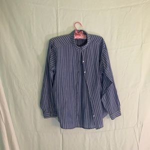 🔷 BLUE & WHITE STRIPED BUTTON UP 🔷